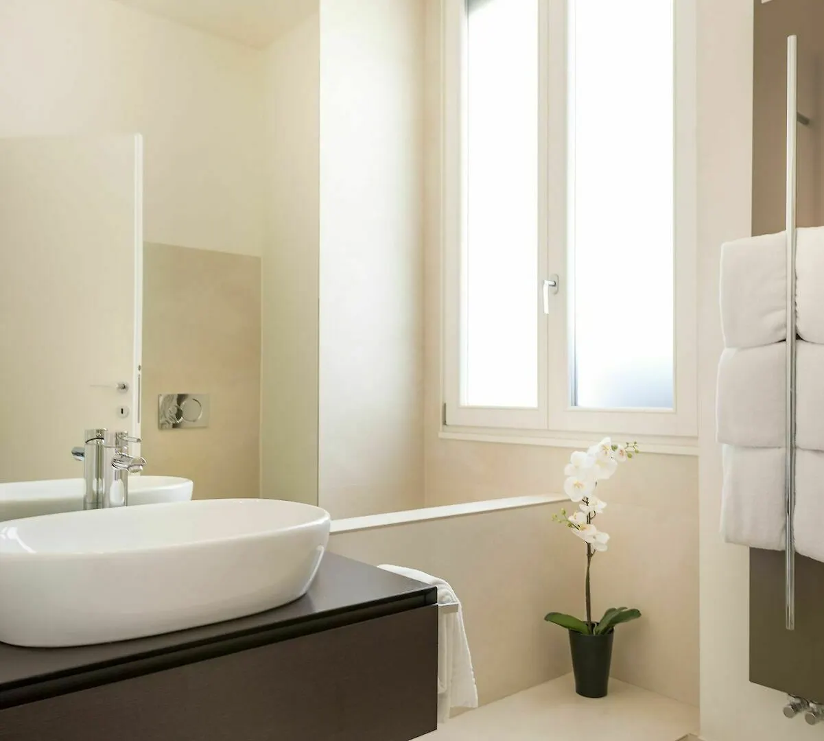 Rentclass - Plutarco Milan 0*,  Italy